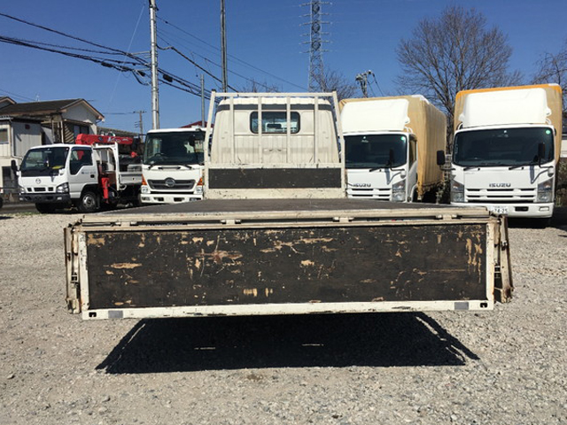 トヨタトヨエース平ボディ小型（2t・3t）[写真10]