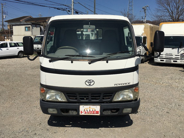 トヨタトヨエース平ボディ小型（2t・3t）[写真07]