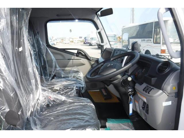 三菱ふそうキャンターアルミウイング小型（2t・3t）[写真05]