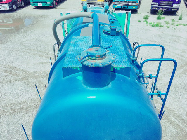 日野プロフィア汚泥吸引車大型（10t）[写真15]