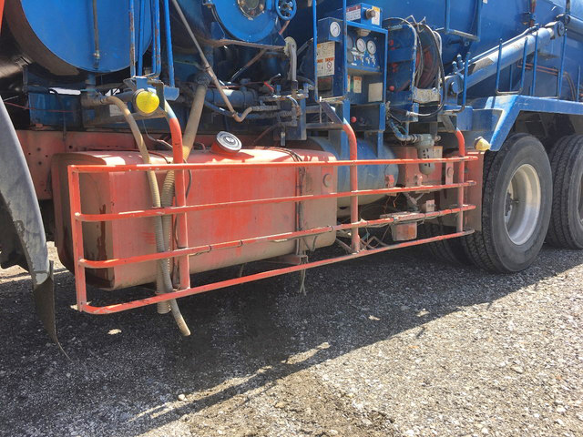 日野プロフィア汚泥吸引車大型（10t）[写真23]