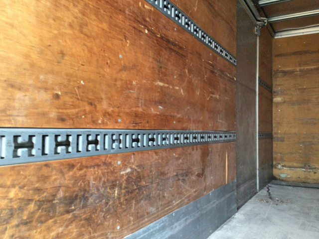 三菱ふそうキャンターアルミバン小型（2t・3t）[写真17]