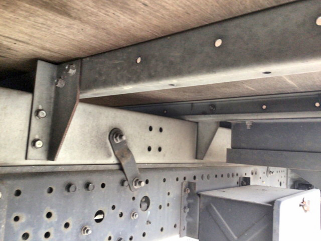 三菱ふそうキャンターアルミバン小型（2t・3t）[写真24]