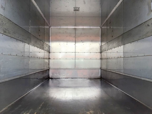 三菱ふそうキャンターアルミバン小型（2t・3t）[写真10]