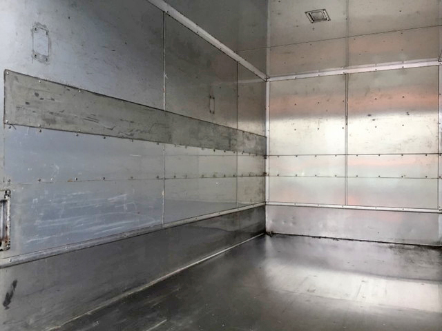 三菱ふそうキャンターアルミバン小型（2t・3t）[写真11]