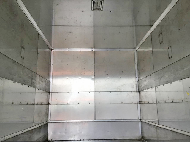 三菱ふそうキャンターアルミバン小型（2t・3t）[写真13]