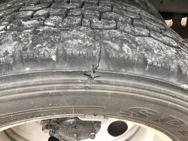 三菱ふそうキャンターアルミバン小型（2t・3t）[写真17]