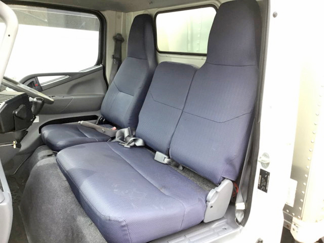 三菱ふそうキャンターアルミバン小型（2t・3t）[写真28]