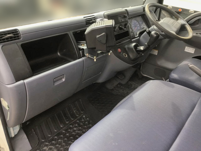 三菱ふそうキャンターアルミバン小型（2t・3t）[写真30]