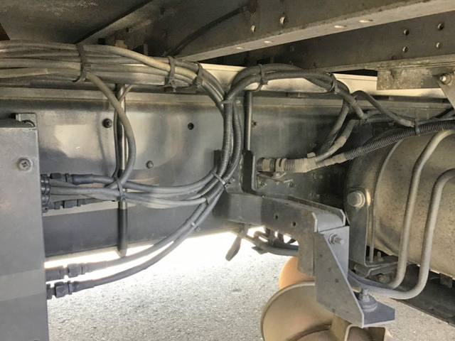 いすゞギガアルミウイング大型（10t）[写真14]