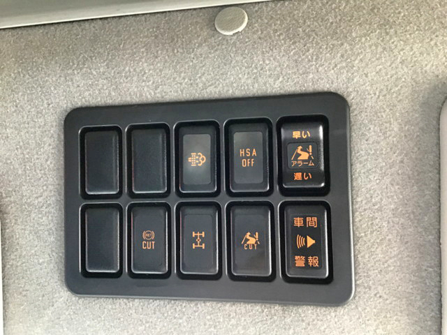 いすゞギガアルミウイング大型（10t）[写真24]