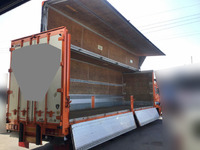 いすゞギガアルミウイング大型（10t）[写真02]