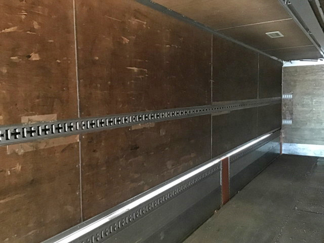 いすゞギガアルミウイング大型（10t）[写真04]