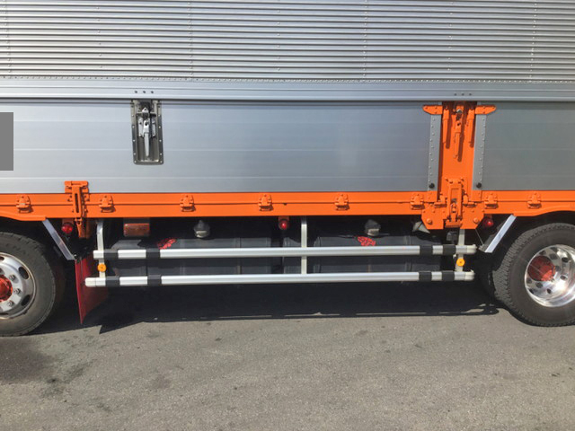 いすゞギガアルミウイング大型（10t）[写真08]