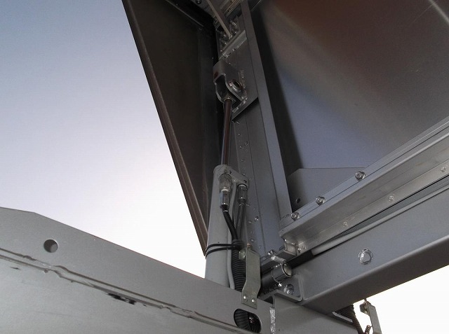 三菱ふそうキャンターアルミウイング小型（2t・3t）[写真11]