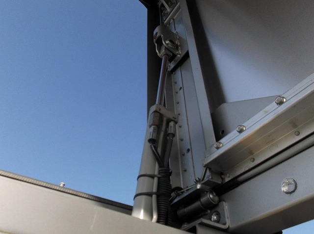 三菱ふそうキャンターアルミウイング小型（2t・3t）[写真13]