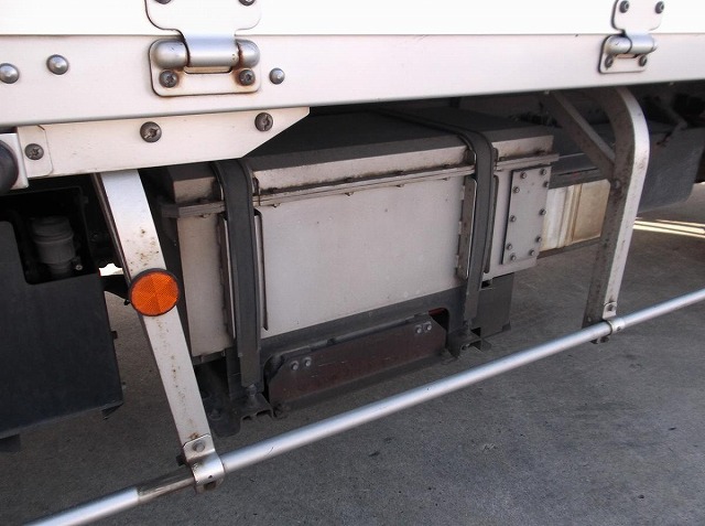 三菱ふそうキャンターアルミウイング小型（2t・3t）[写真24]