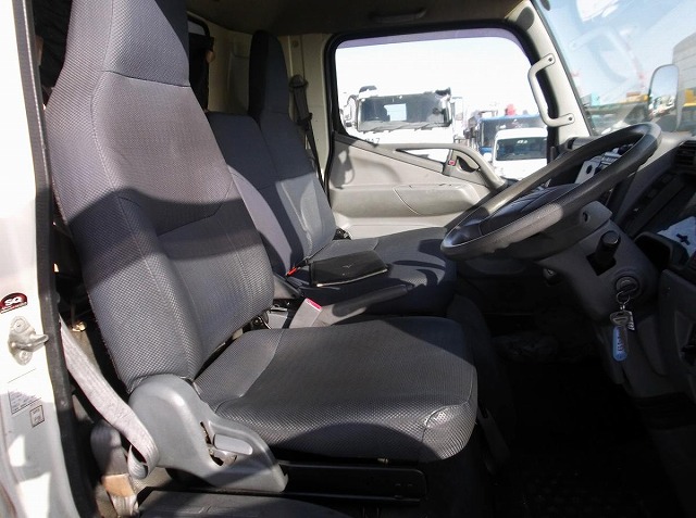 三菱ふそうキャンターアルミウイング小型（2t・3t）[写真26]