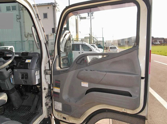 三菱ふそうキャンターアルミウイング小型（2t・3t）[写真27]