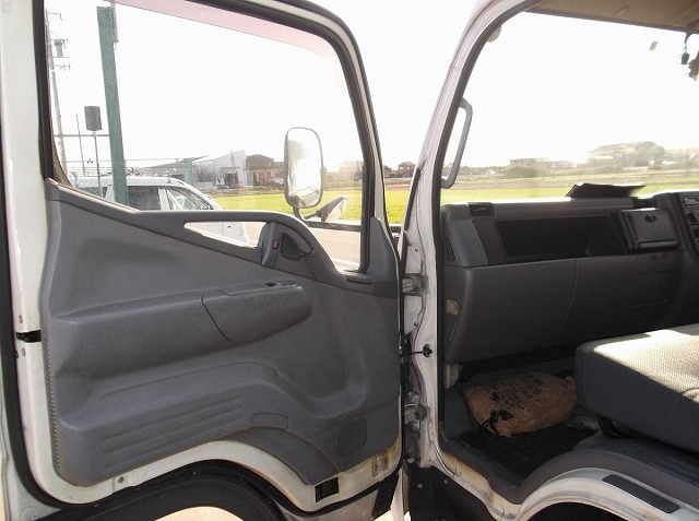 三菱ふそうキャンターアルミウイング小型（2t・3t）[写真29]