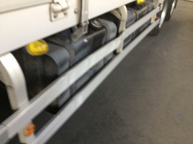 UDトラックスクオンアルミウイング大型（10t）[写真12]