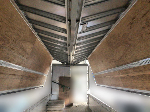 UDトラックスクオンアルミウイング大型（10t）[写真05]