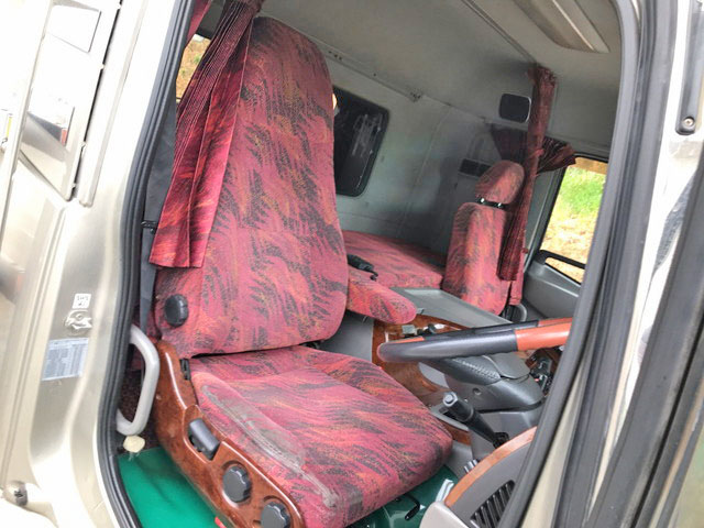 UDトラックスクオンクレーン4段大型（10t）[写真31]