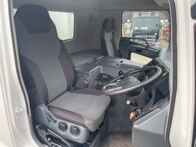 三菱ふそうスーパーグレートダンプ大型（10t）[写真28]