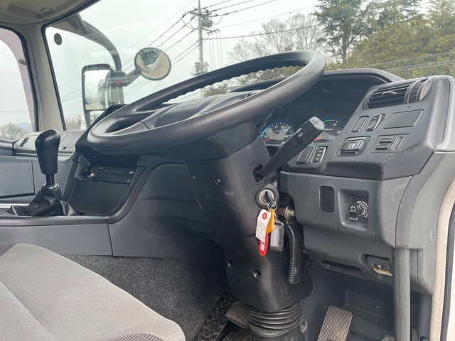 三菱ふそうスーパーグレートダンプ大型（10t）[写真32]