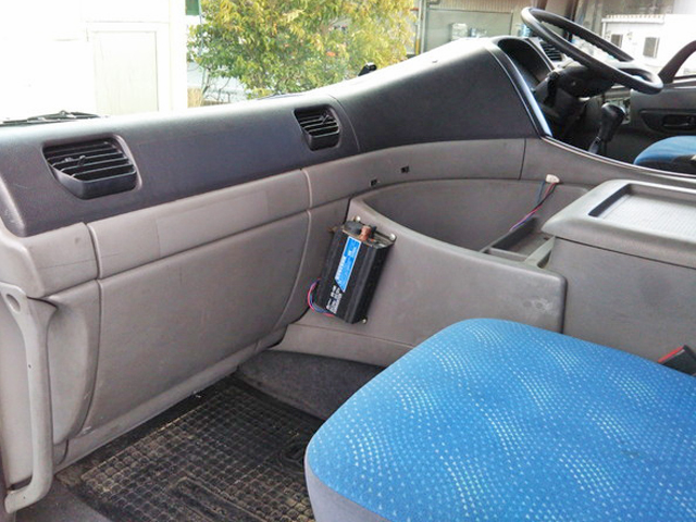 UDトラックスクオンアルミブロック大型（10t）[写真32]