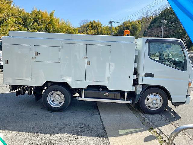三菱ふそうキャンター高圧洗浄車小型（2t・3t）[写真07]