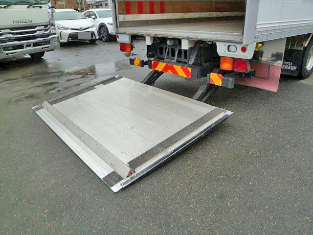 いすゞフォワードパネルバン中型（4t）[写真16]