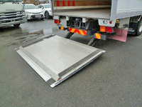 いすゞフォワードパネルバン中型（4t）[写真16]