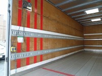 いすゞフォワードパネルバン中型（4t）[写真18]