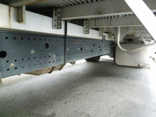 いすゞフォワードパネルバン中型（4t）[写真24]