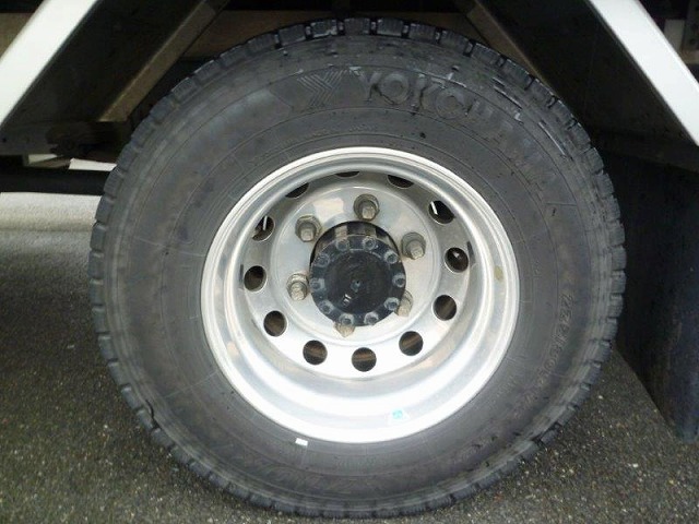 いすゞフォワードパネルバン中型（4t）[写真26]