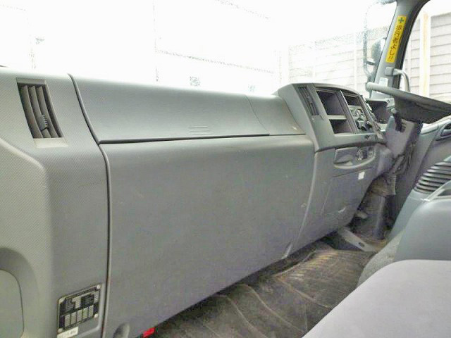 いすゞフォワードパネルバン中型（4t）[写真05]