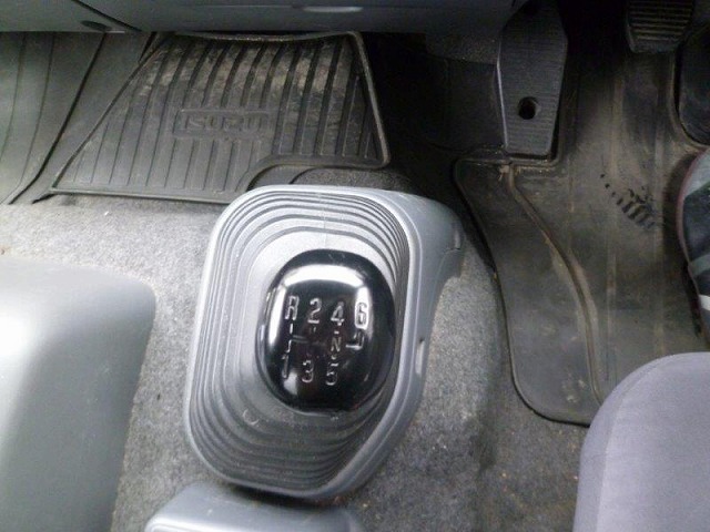 いすゞフォワードパネルバン中型（4t）[写真09]