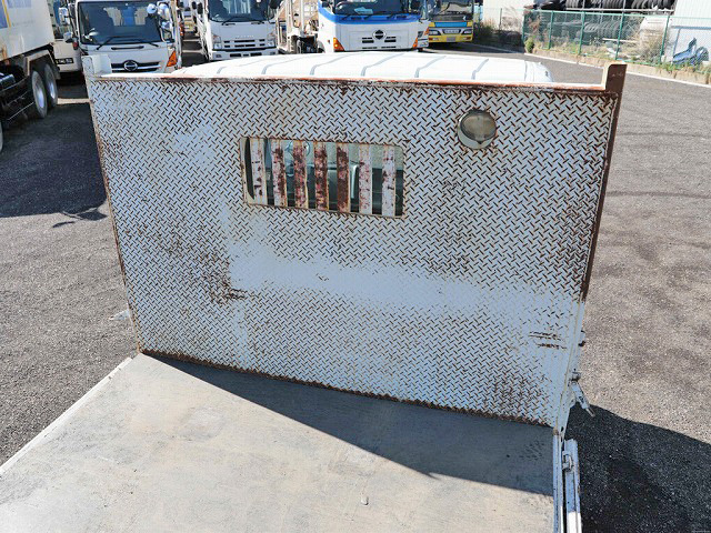 三菱ふそうキャンター平ボディ小型（2t・3t）[写真12]