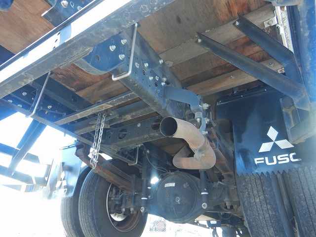 三菱ふそうキャンター平ボディ小型（2t・3t）[写真14]