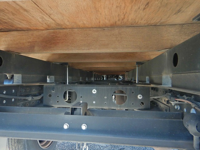 三菱ふそうキャンター平ボディ小型（2t・3t）[写真15]