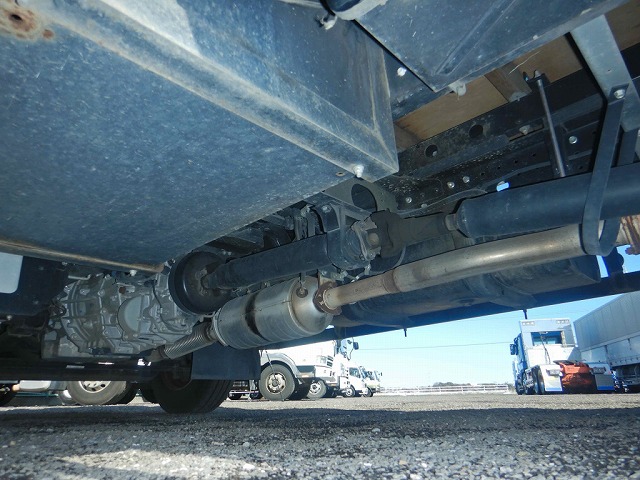 三菱ふそうキャンター平ボディ小型（2t・3t）[写真16]