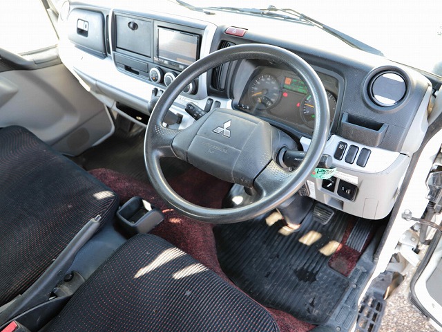 三菱ふそうキャンター平ボディ小型（2t・3t）[写真18]