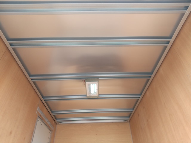 いすゞエルフアルミバン小型（2t・3t）[写真16]