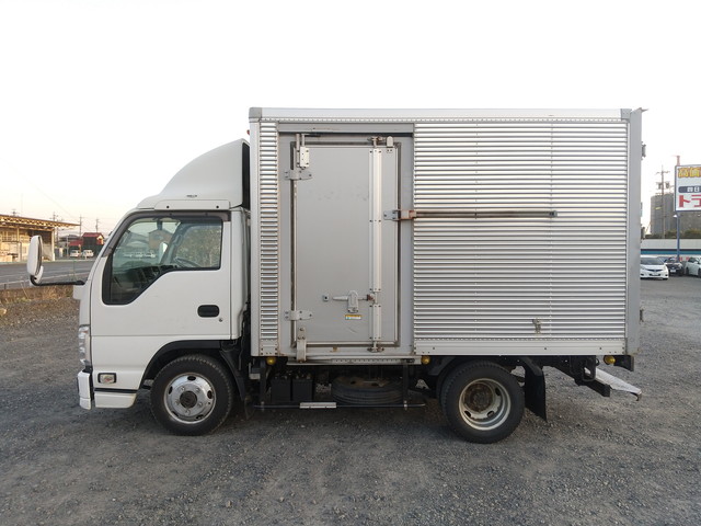 いすゞエルフアルミバン小型（2t・3t）[写真05]