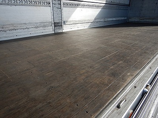 三菱ふそうスーパーグレートアルミウイング大型（10t）[写真10]