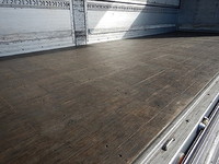 三菱ふそうスーパーグレートアルミウイング大型（10t）[写真10]