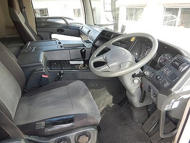 三菱ふそうスーパーグレートアルミウイング大型（10t）[写真11]