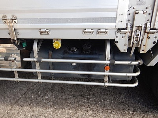 三菱ふそうスーパーグレートアルミウイング大型（10t）[写真23]