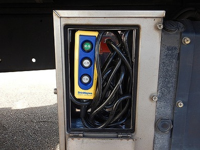 三菱ふそうスーパーグレートアルミウイング大型（10t）[写真28]